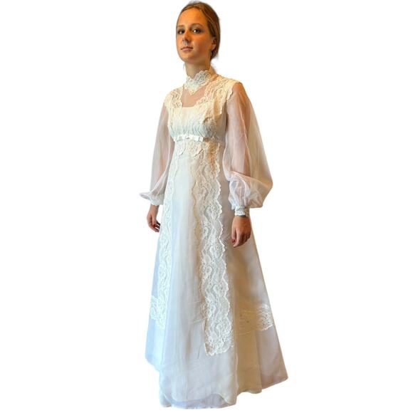 Vintage 1970s Sheer Lace High Neck Bridal Wedding Gown with Bow Detail 
 XS - Picture 12 of 17